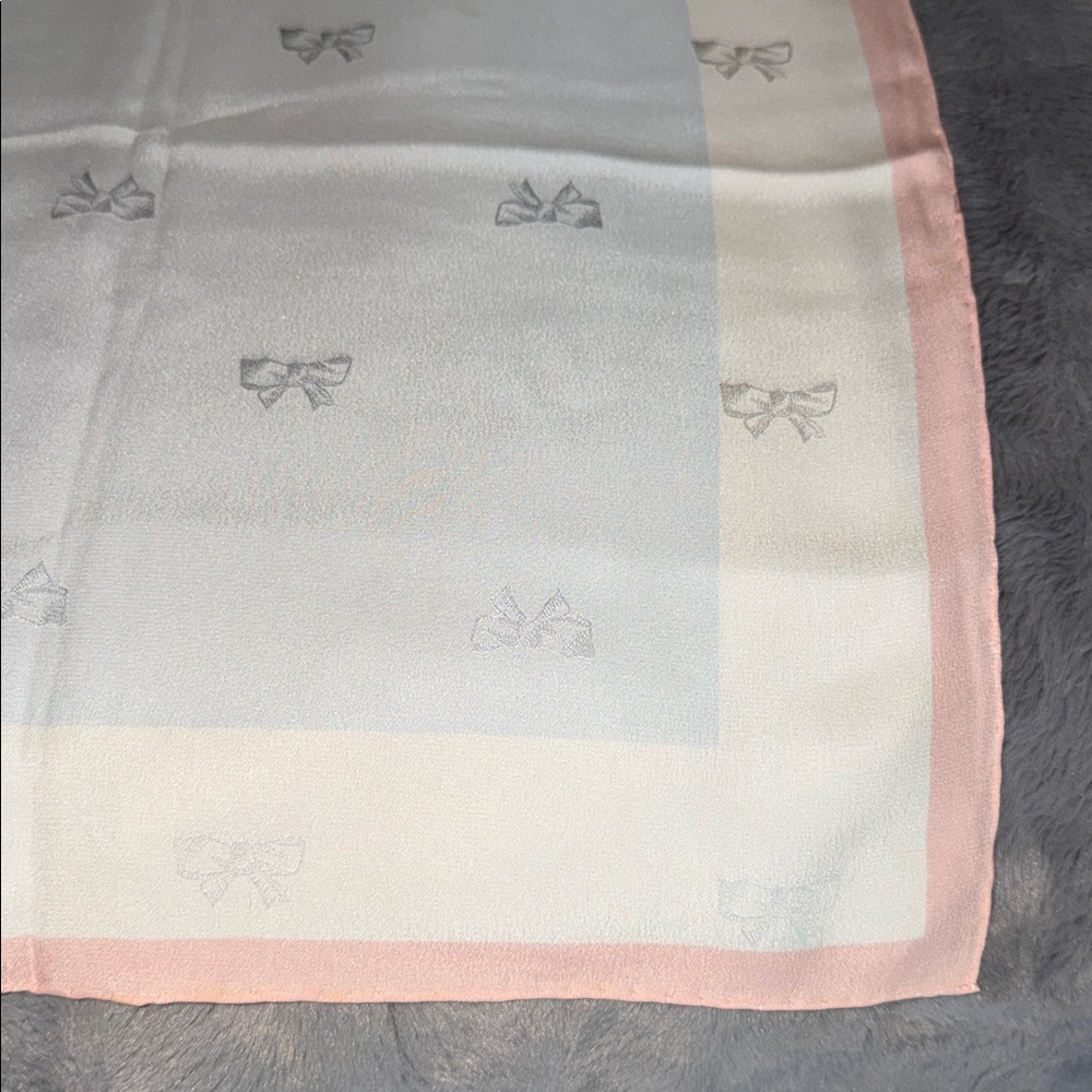 Preloved CHANEL Elegant Cream blue,pink and gray scarf 🧣 color great condition - Picture 9 of 12